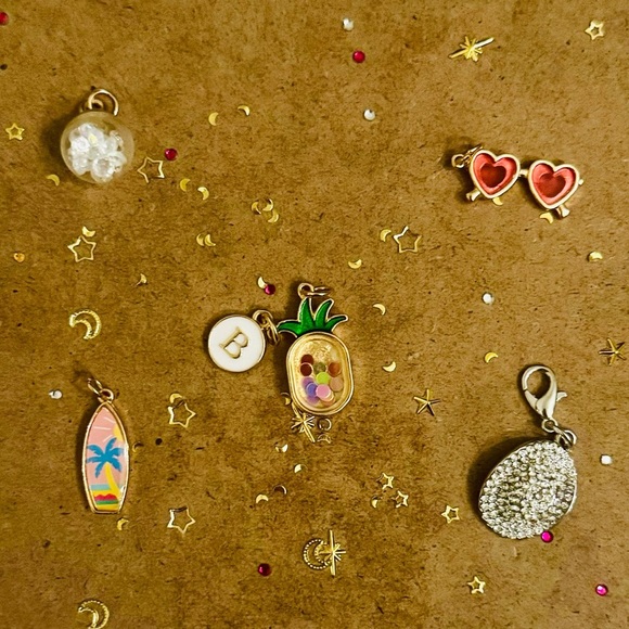 NWT Barbie Movie Inspired “Barbie Vintage Vibes” Series#11 ~ Charms Only ~SZ:OS - Picture 11 of 11